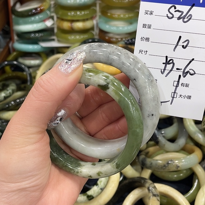 蛇纹石玉未镶嵌手镯