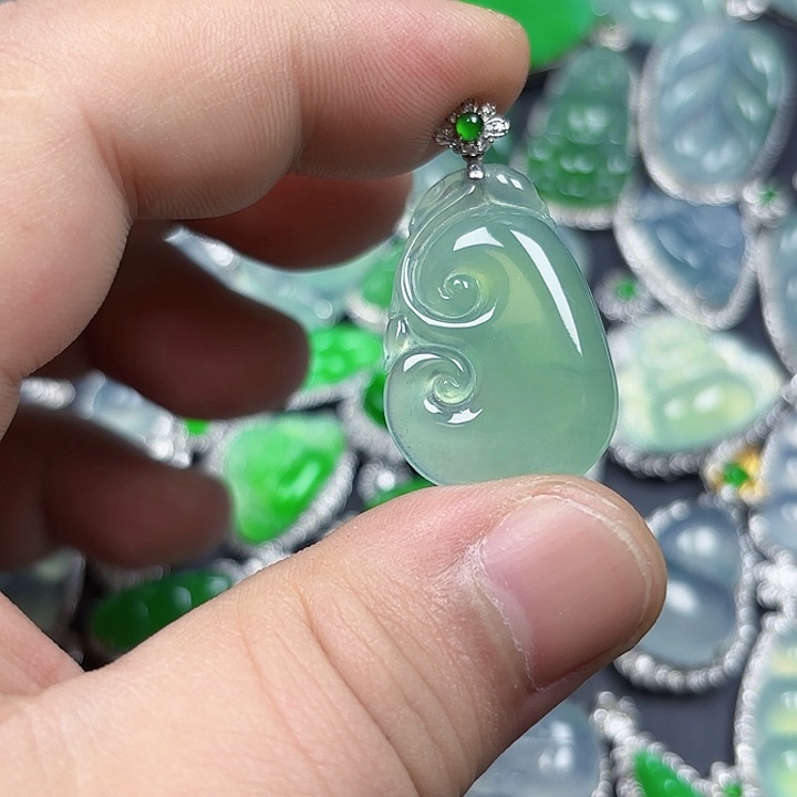 翡翠18K金镶嵌颈饰天然缅甸A货翡翠