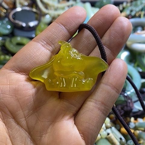 岫玉颈饰未镶嵌挂件