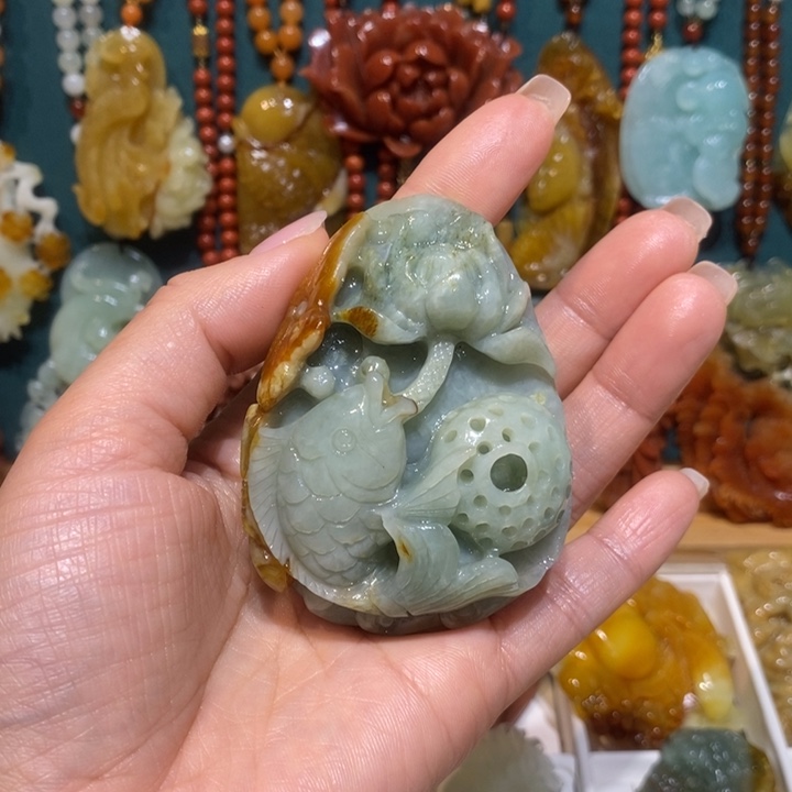 余****蛇纹石玉未镶嵌颈饰