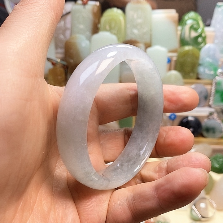 翡翠手镯未镶嵌红**伞翡翠