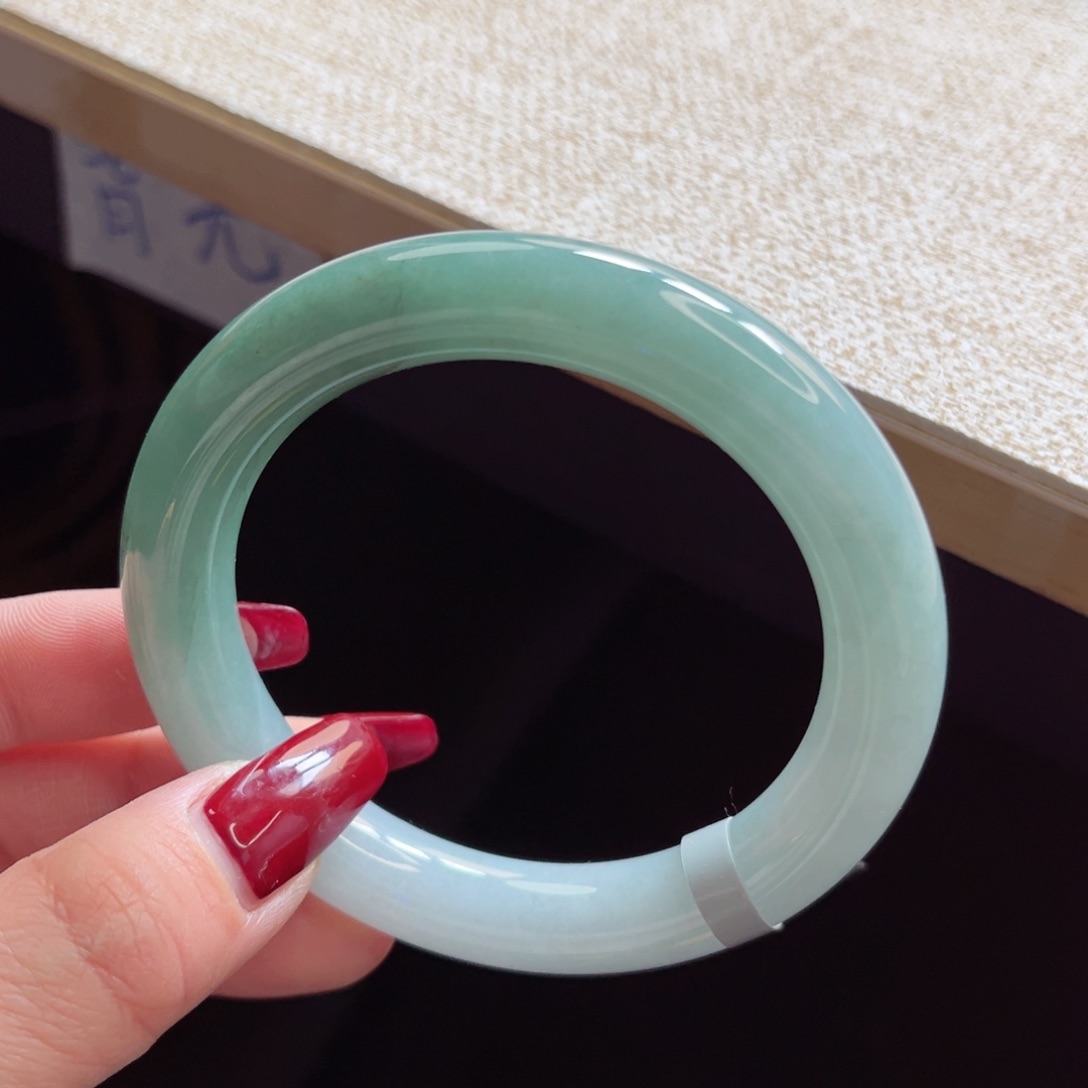 翡翠手镯未镶嵌手镯