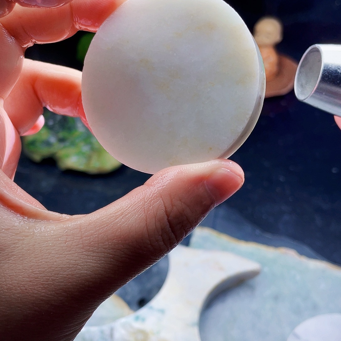 翡翠未镶嵌颈饰毛料4