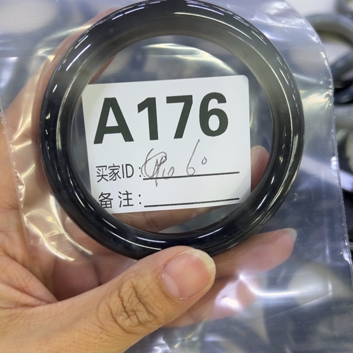 妮***儿蛇纹石玉未镶嵌手镯