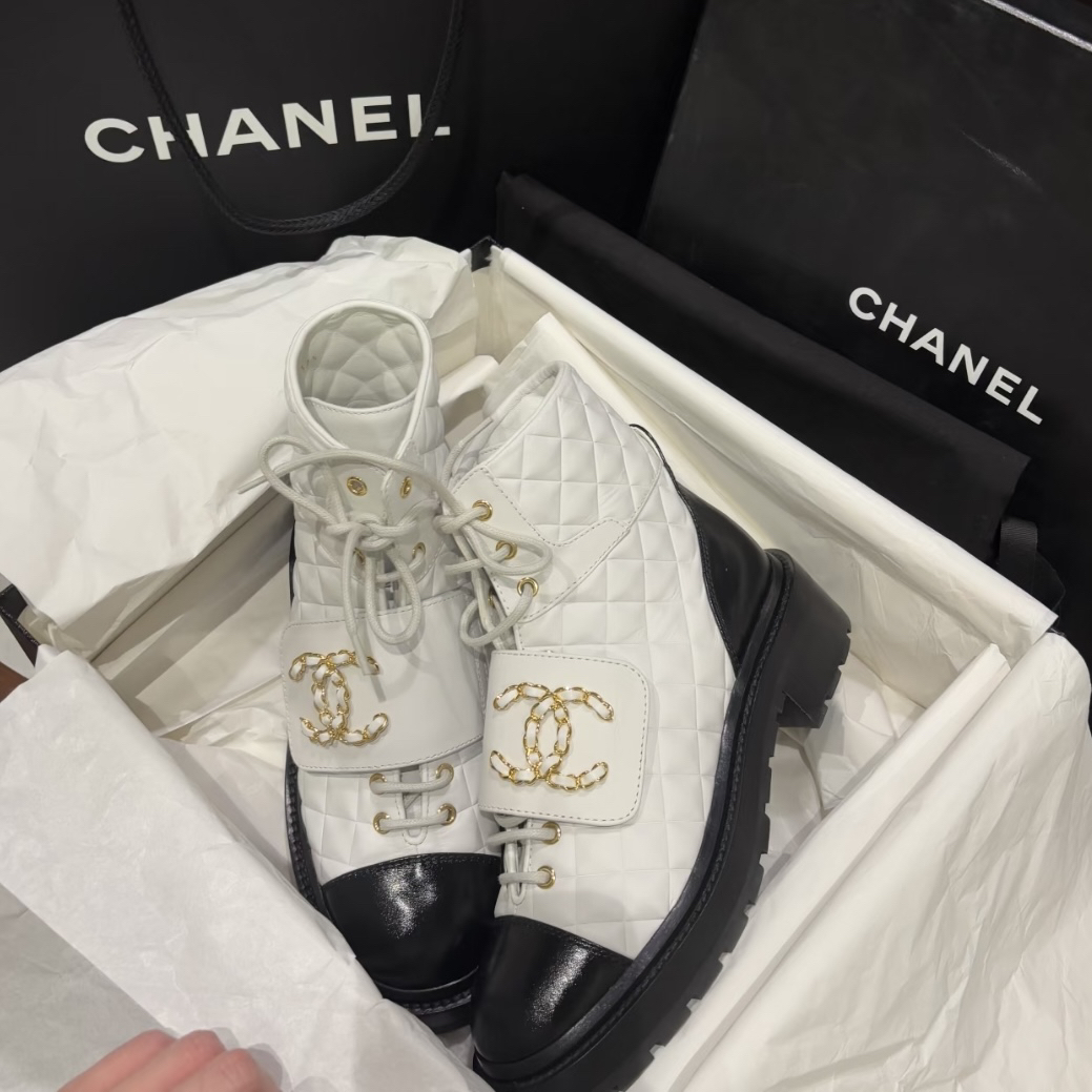 未使用 Chanel/香奈儿 全新香奈儿白色皮穿链37码