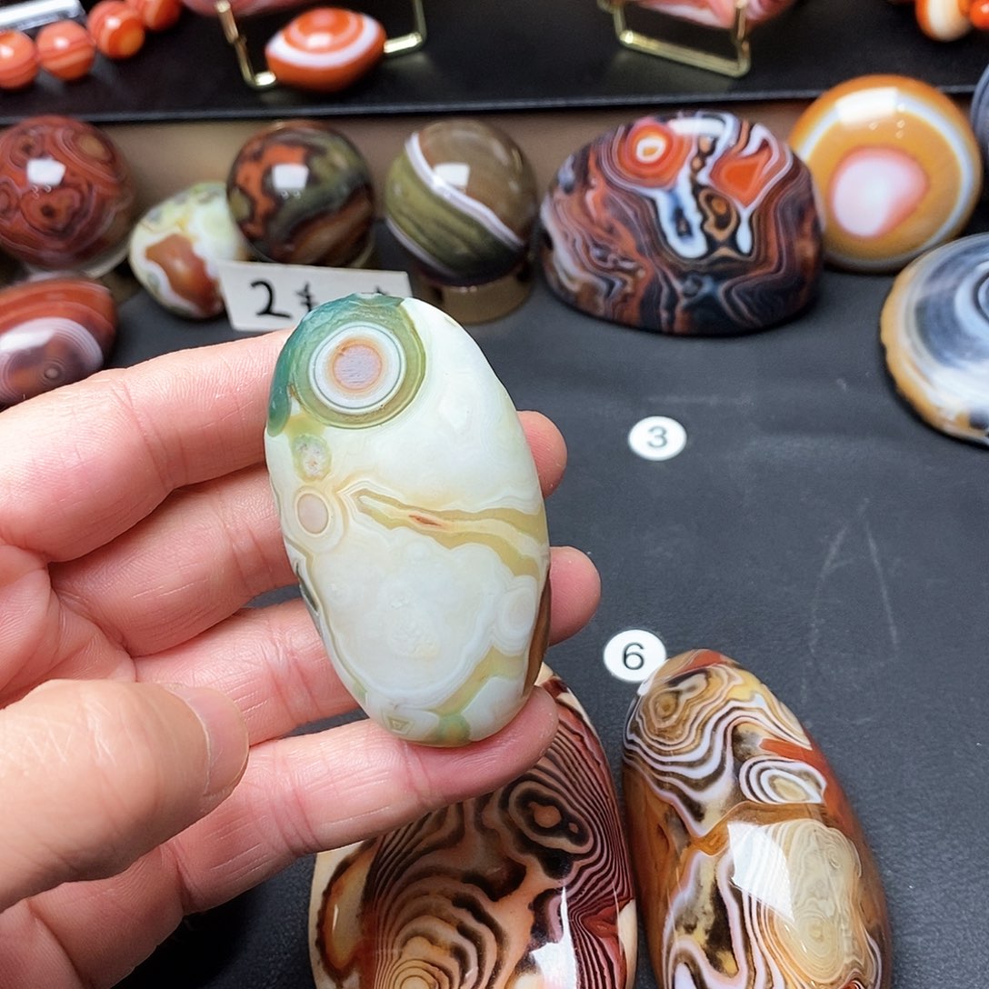 未镶嵌两毛玛瑙/玉髓无**虾