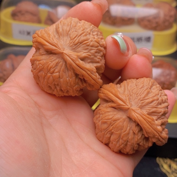 43加球白文玩核桃把件