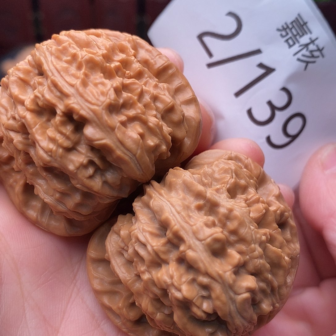 文玩核桃把件45白狮子