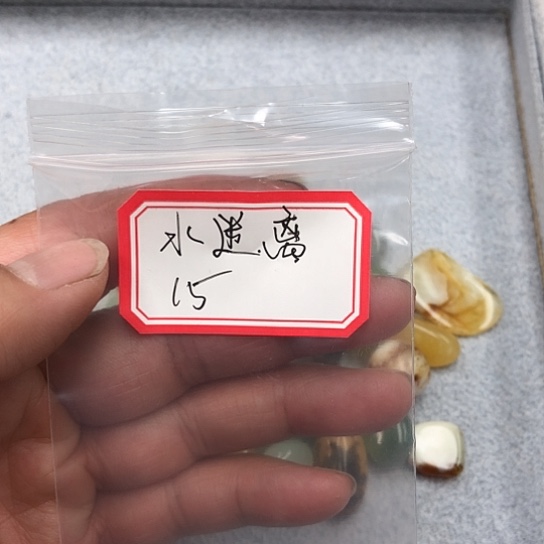 蛇纹石玉颈饰合金水*离