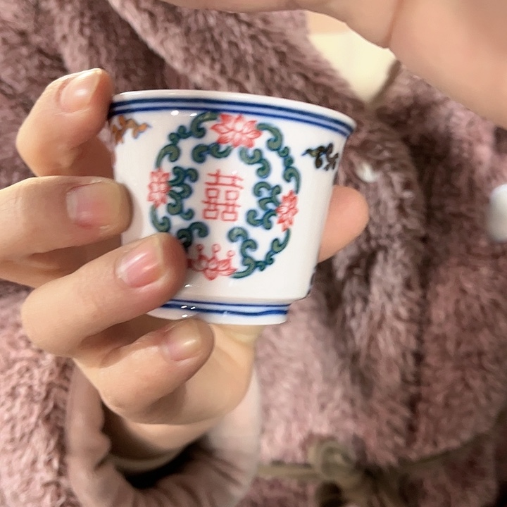 瓷片景德镇陶瓷杯子。红。