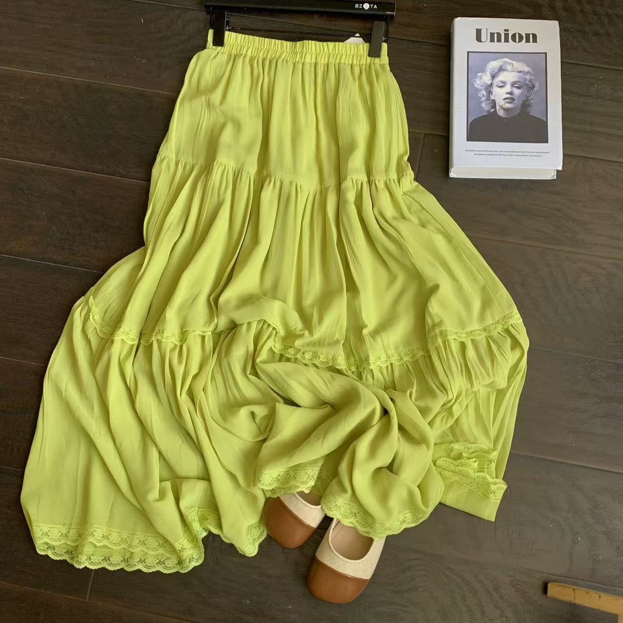 『雨美 Show』7310绿色时尚百搭蕾丝边半身裙