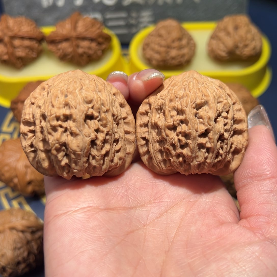 文玩核桃把件绣球44全品