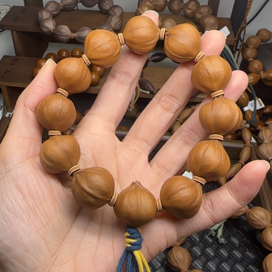 手串橄榄核12。2.0*2.2三花老核