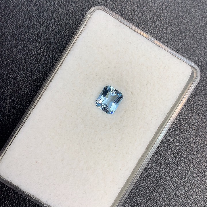 海蓝宝石裸石未镶嵌