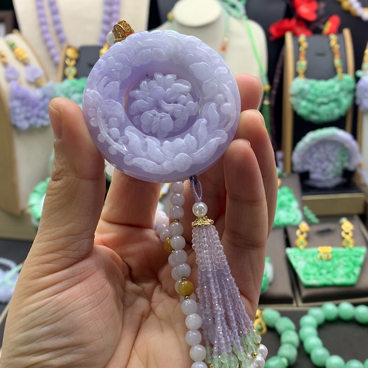 翡翠吊坠(赠链)未镶嵌