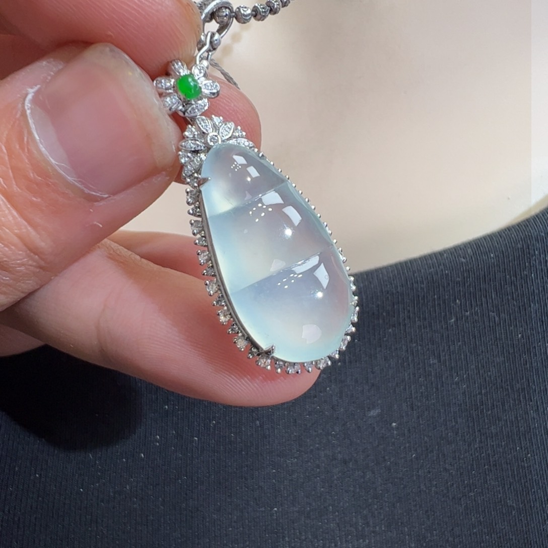 翡翠吊坠(不含链)18K金镶嵌