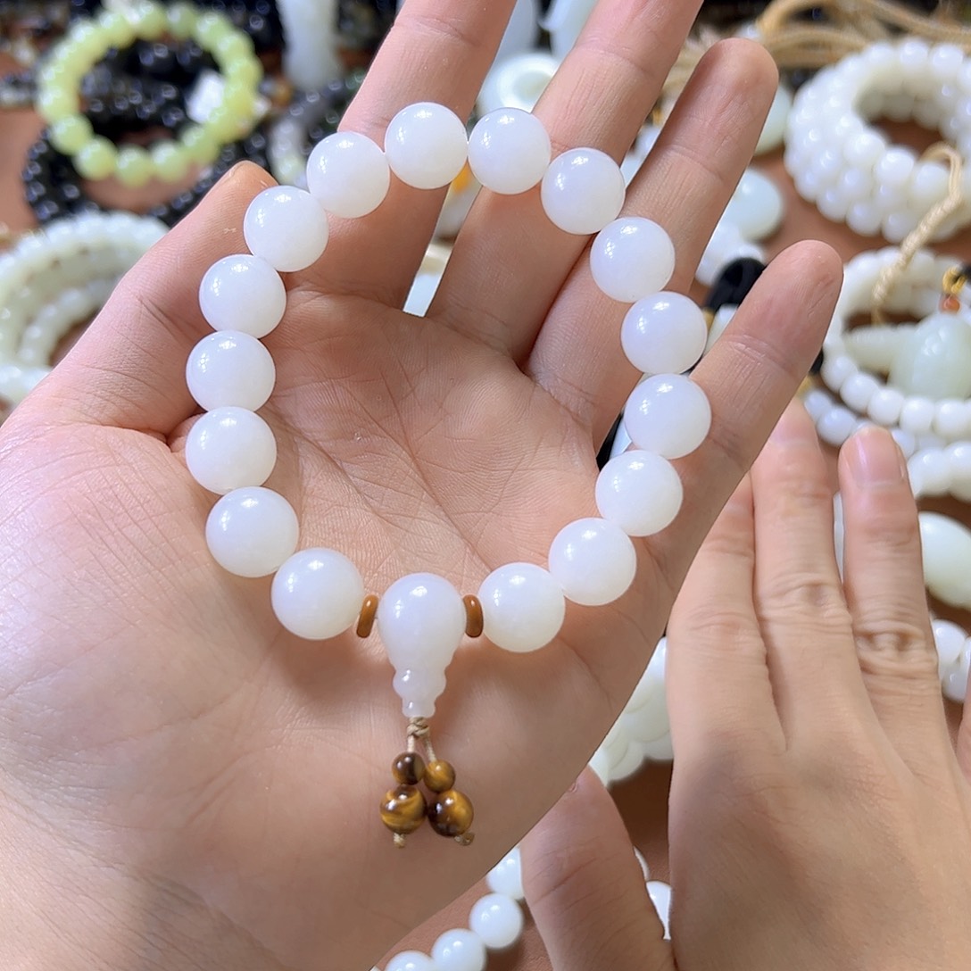 一***子和田玉未镶嵌手串