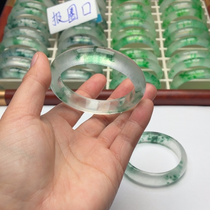 园***子石英质玉未镶嵌手镯