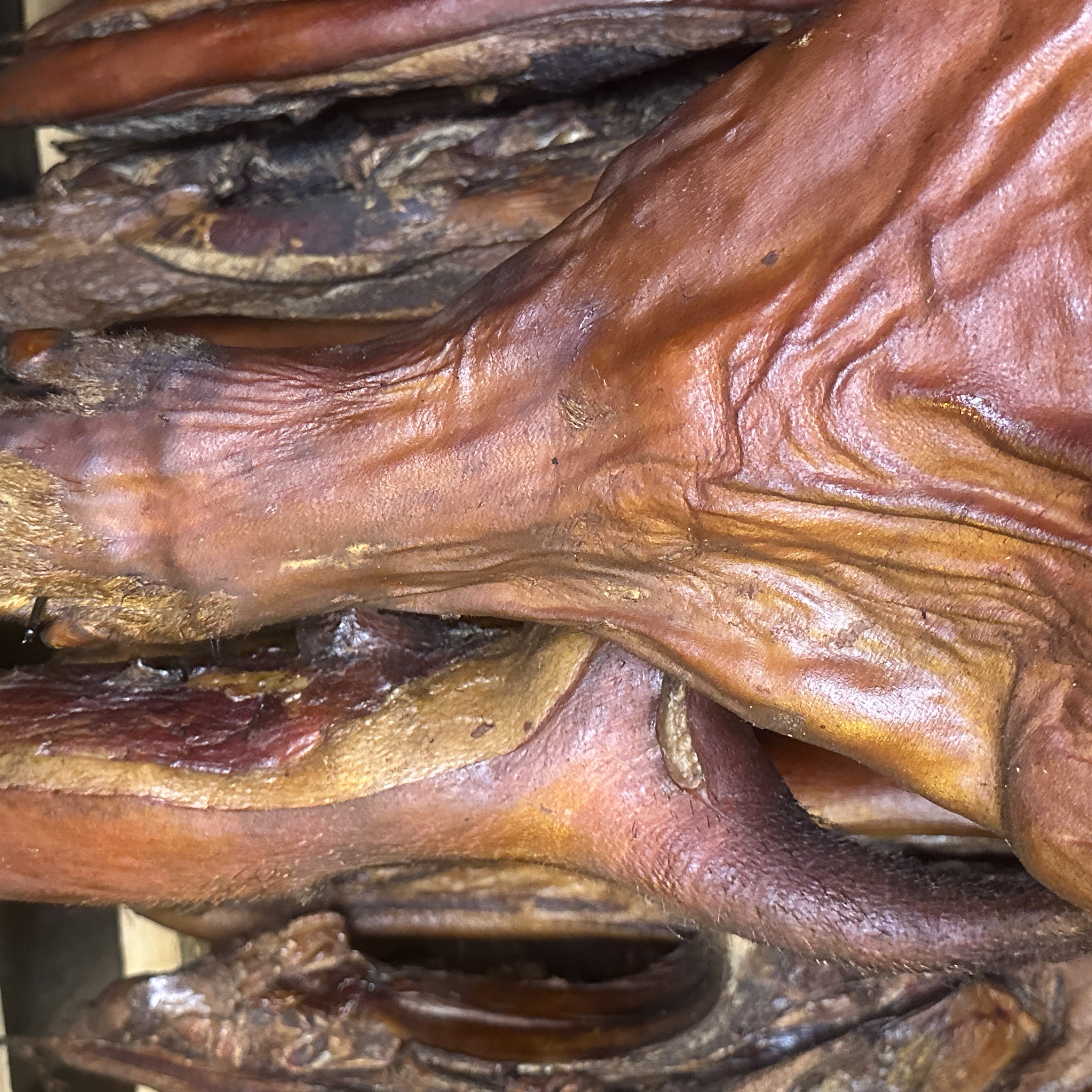 柴火烟熏农家土猪脚现场散装称重