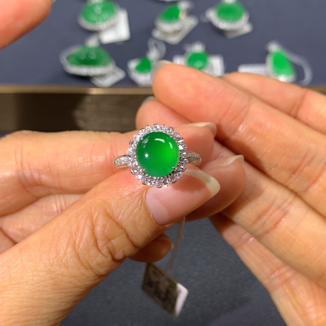 翡翠戒指18K金镶嵌翡翠