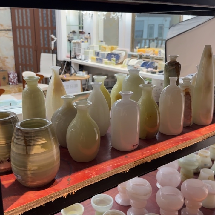 石材青玉白玉花瓶