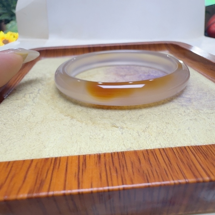 鑫***儿玛瑙/玉髓未镶嵌手镯