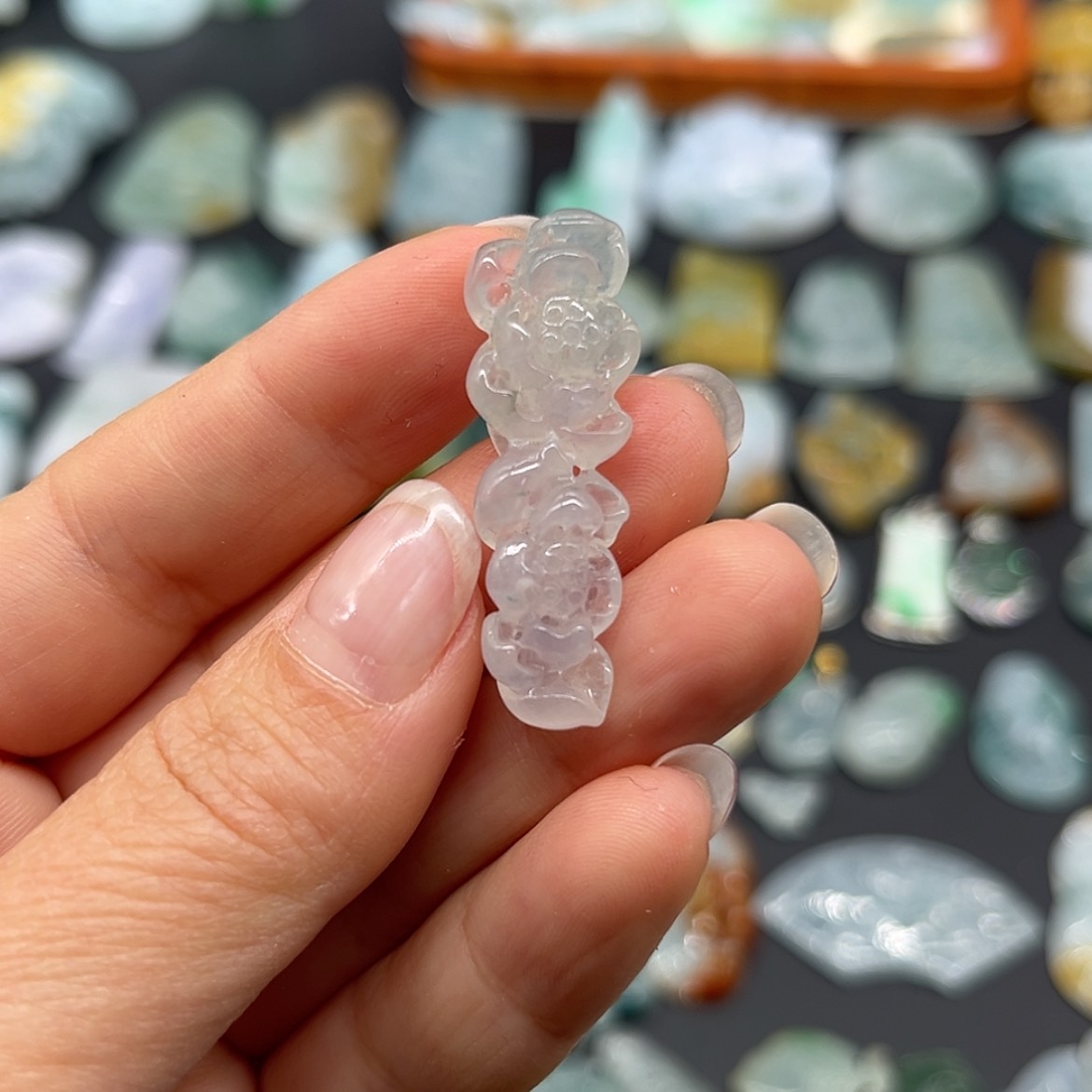 【闪购商品】翡翠颈饰未镶嵌并蒂莲