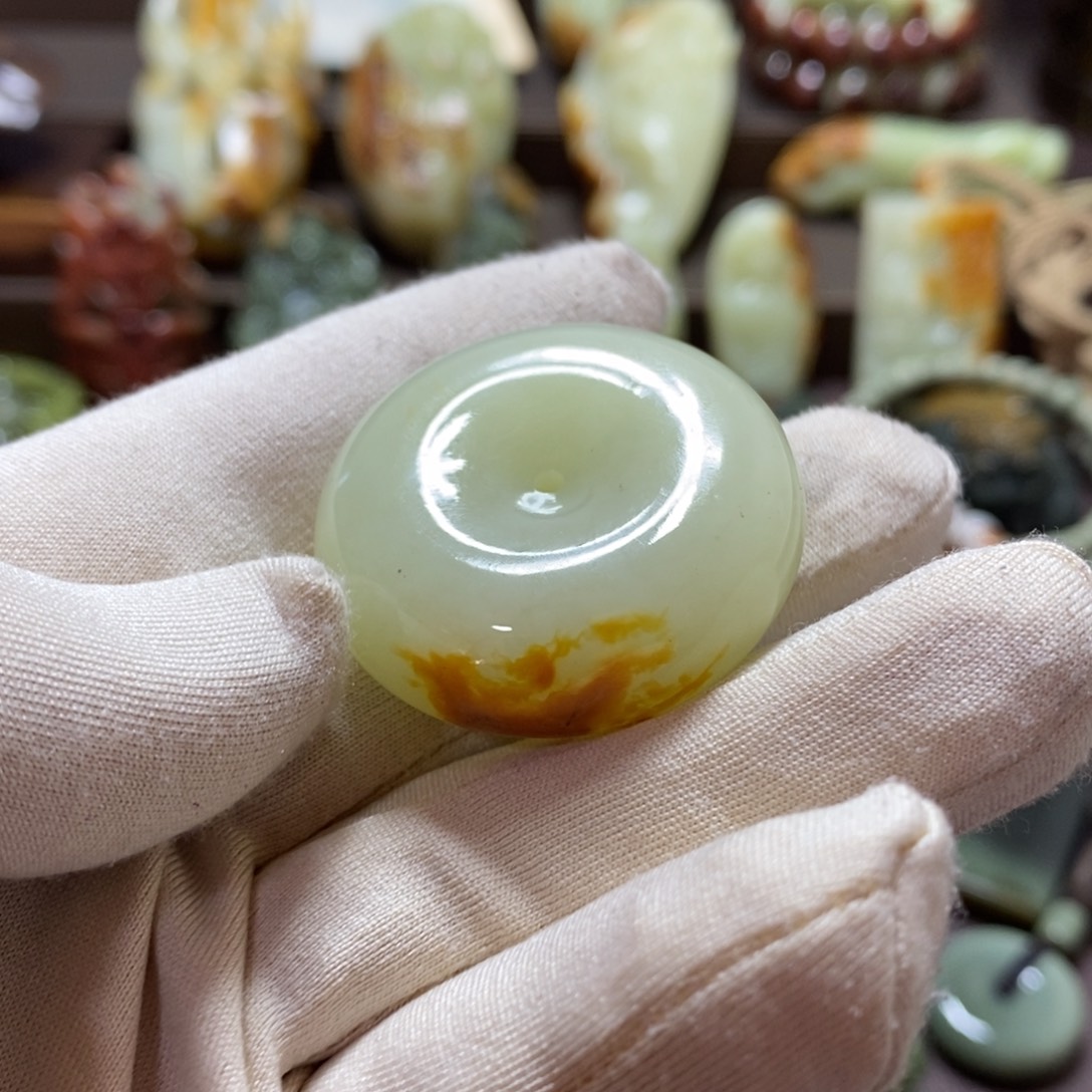 透闪石质玉未镶嵌挂件