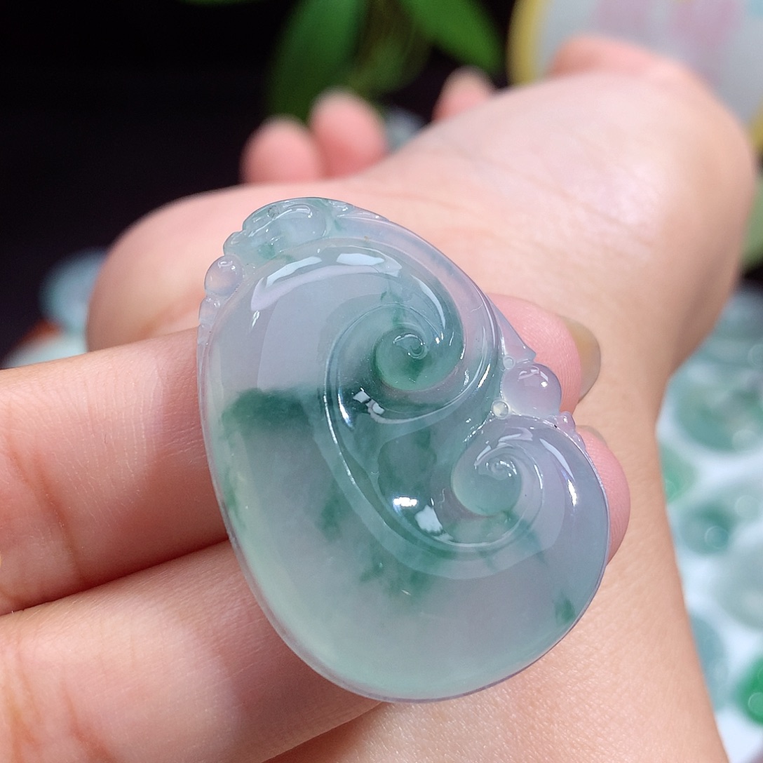 翡翠未镶嵌颈饰如意