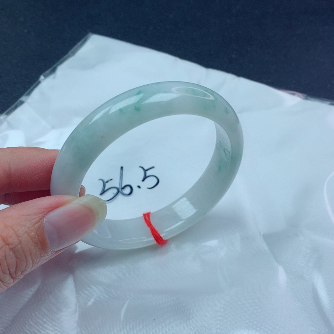 翡翠手镯未镶嵌翡翠手镯