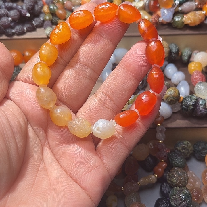 阿拉善彩玛瑙手串