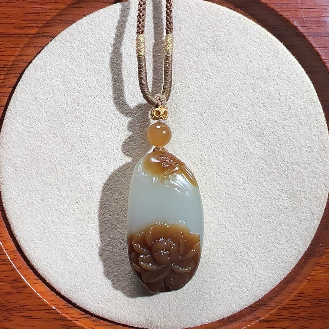 和田玉颈饰未镶嵌致***憨