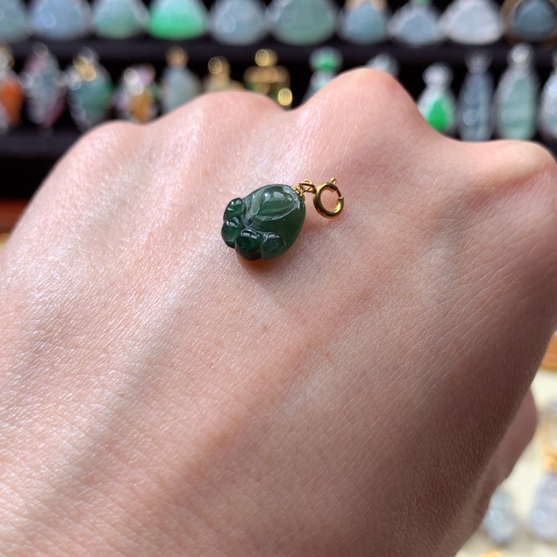 翡翠颈饰18K金镶嵌翡翠