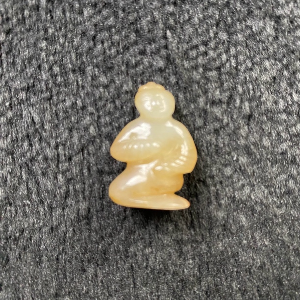 12C12 清 白玉圆雕小玉人