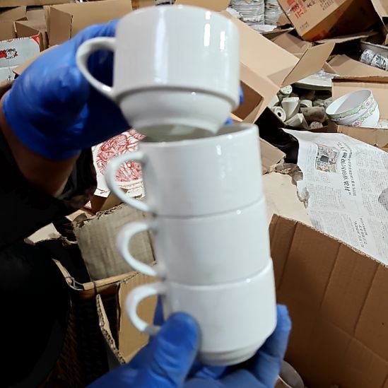 绿泥盘子碗茶壶啥都有