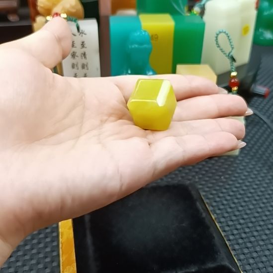 寿山石印石手把件