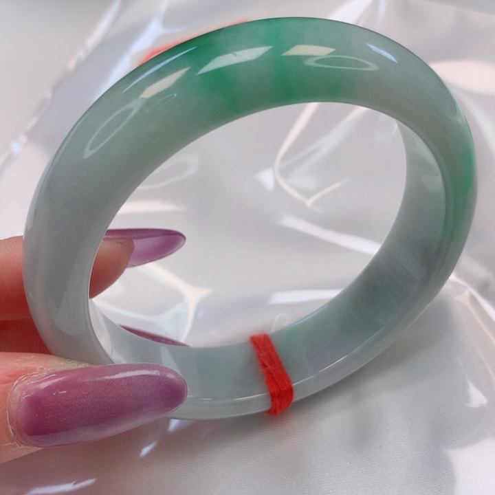 翡翠手镯未镶嵌55圈