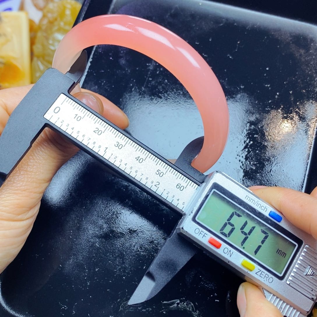 石英质玉（黄龙玉）未镶嵌颈饰