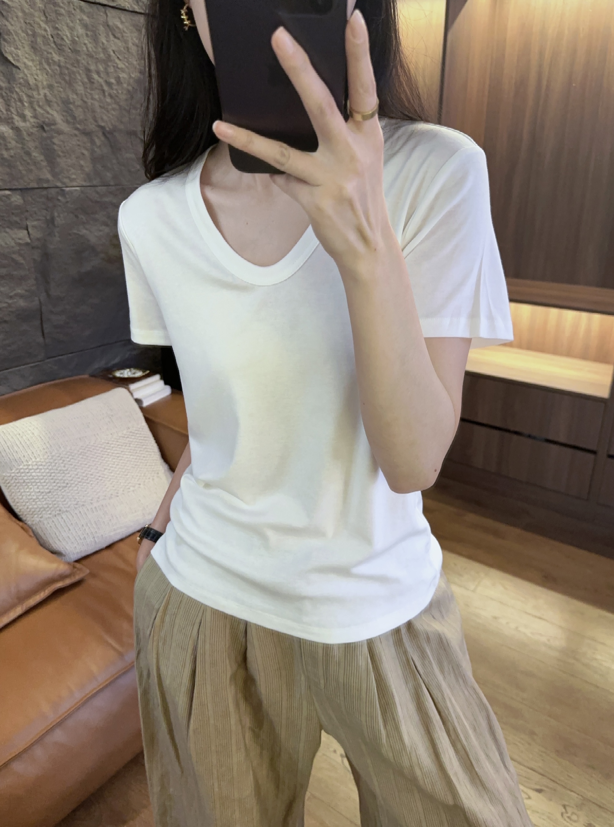 简约三色u领短袖t恤