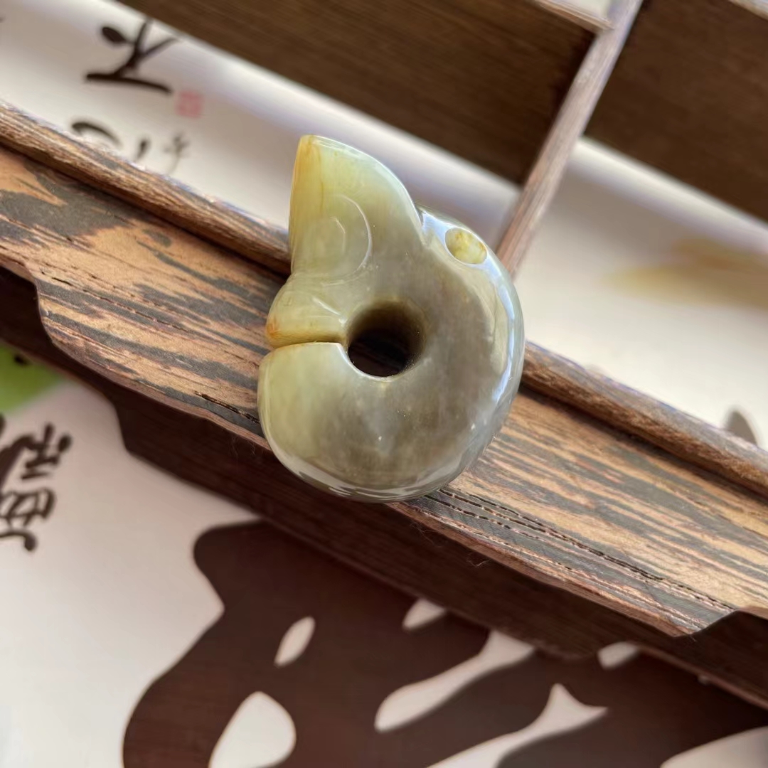 和田糖色玉猪龙挂件吊坠项链仿古件