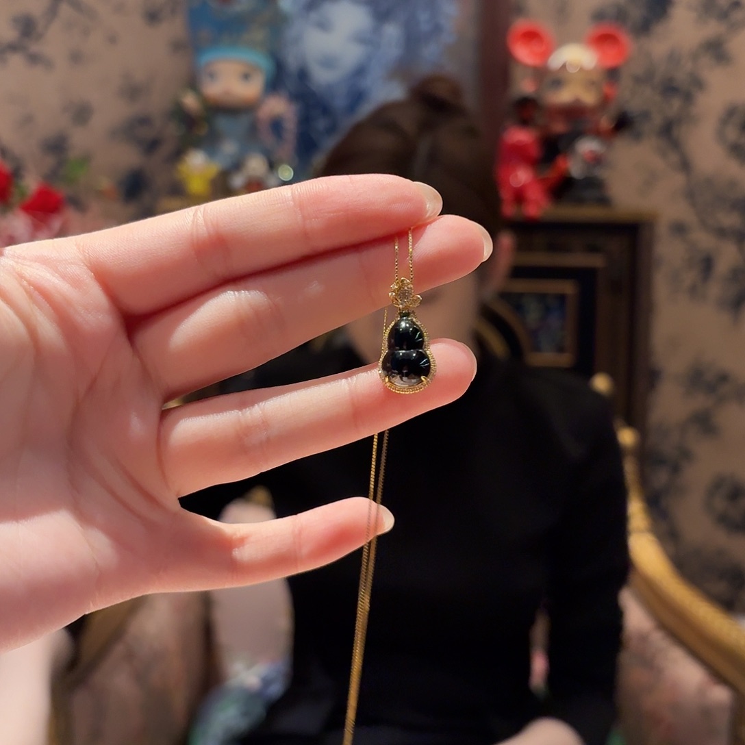 翡翠吊坠(赠链)18K金镶嵌