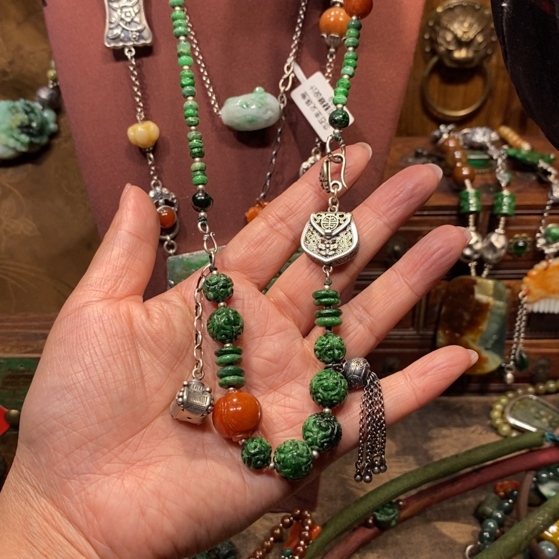 翡翠吊坠(赠链)未镶嵌