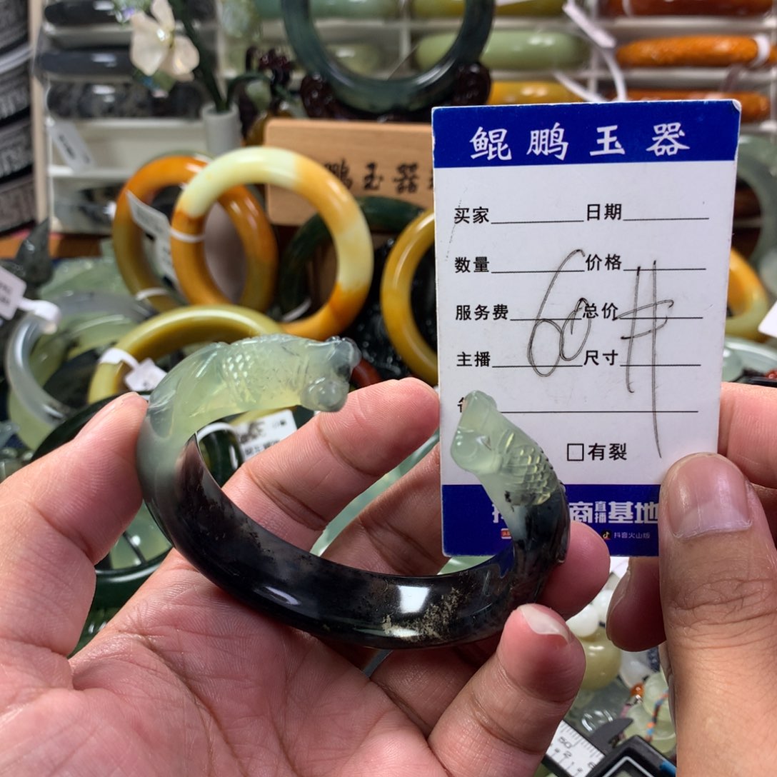 蛇纹石玉手镯未镶嵌