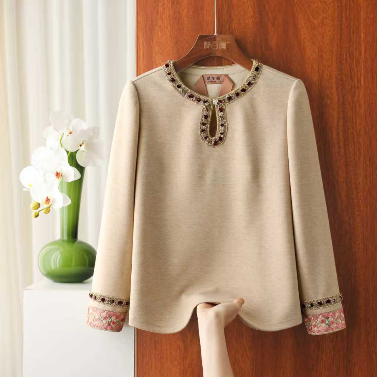 2025保暖钉珠圆领中长款长袖常规毛衣宽松打底衫国风洋气