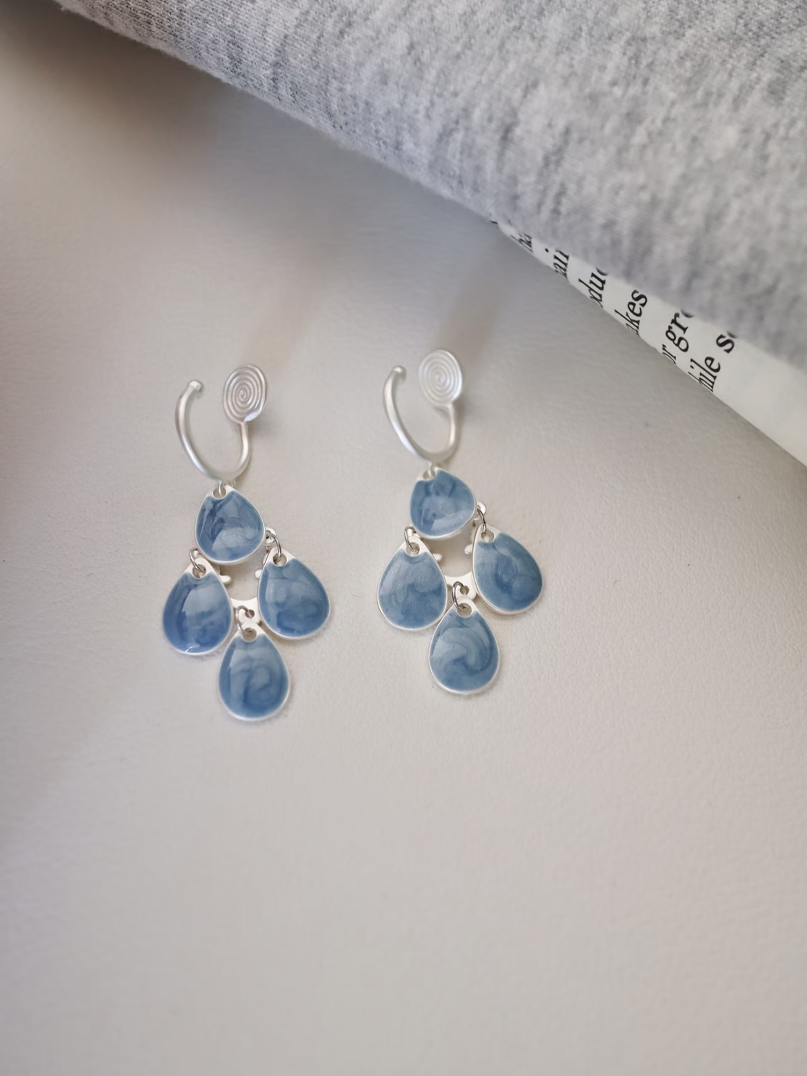 铜合金耳饰 H684蔚蓝雨雾蓝色流苏水滴珐琅耳坠民族风复古耳夹