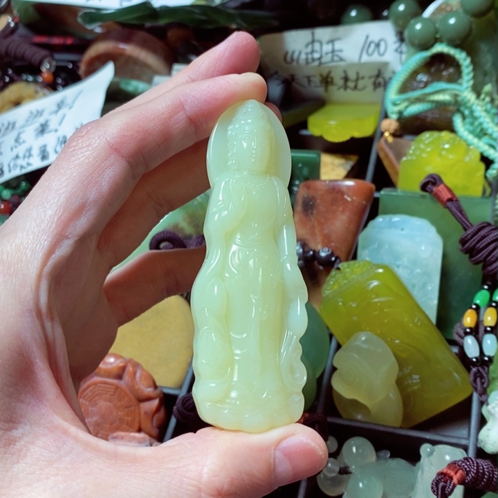 蛇纹石玉颈饰未镶嵌