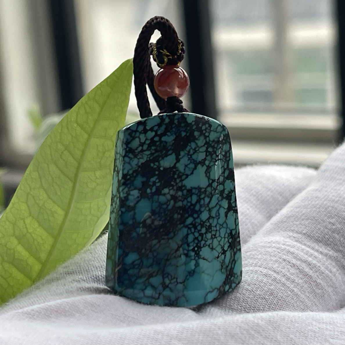 天然原矿高瓷绿松石牌子，网花漂亮，规格：22*32.8*8mm，13.8克