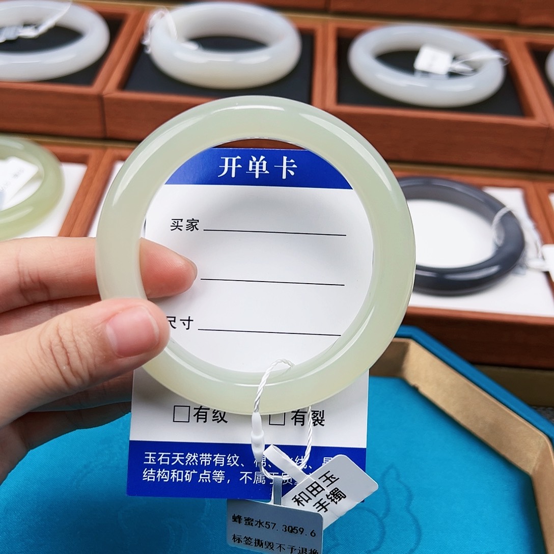 和田玉手镯未镶嵌