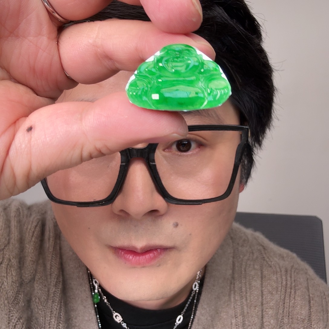 小***虾翡翠未镶嵌颈饰一件