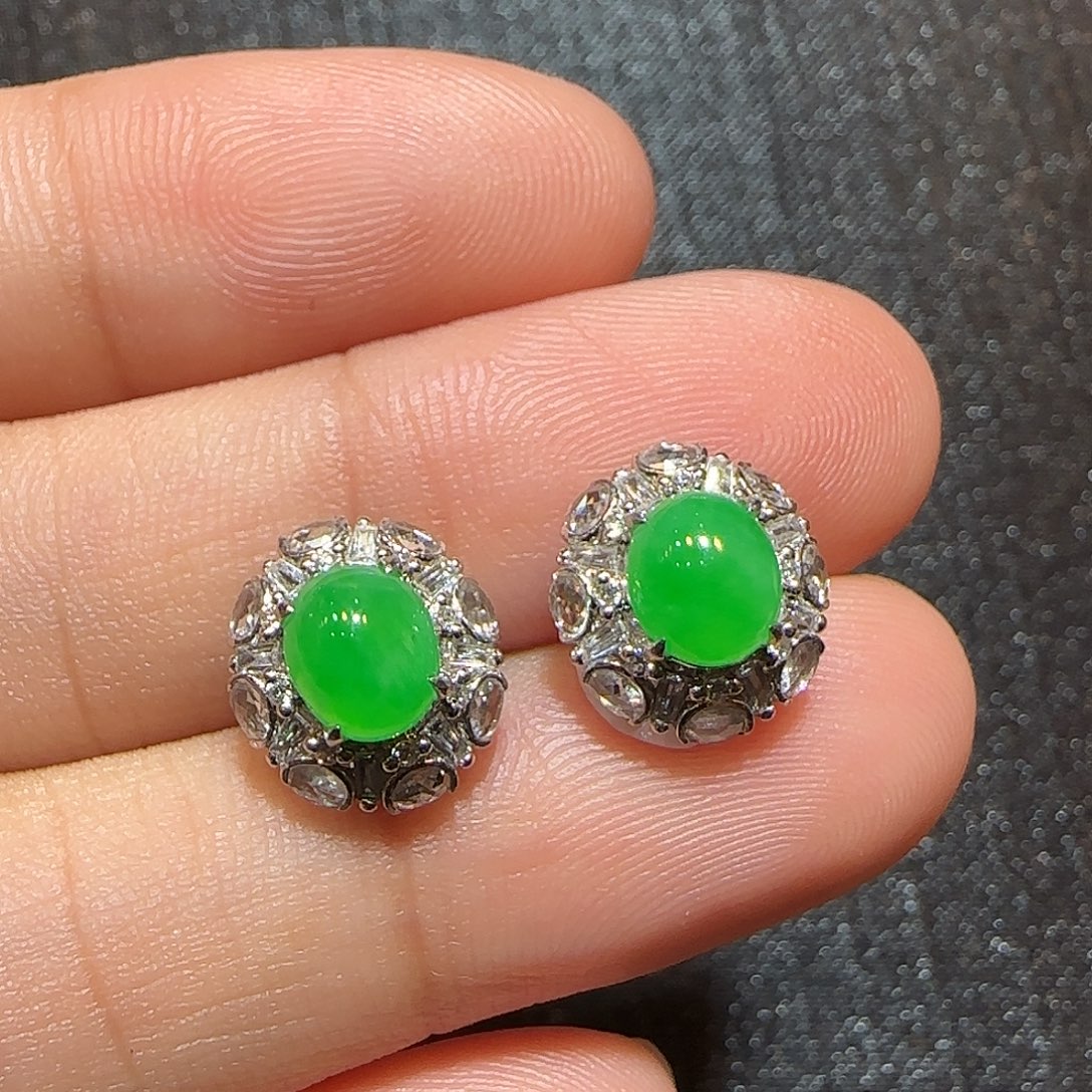 翡翠18K金镶嵌耳钉蛋面